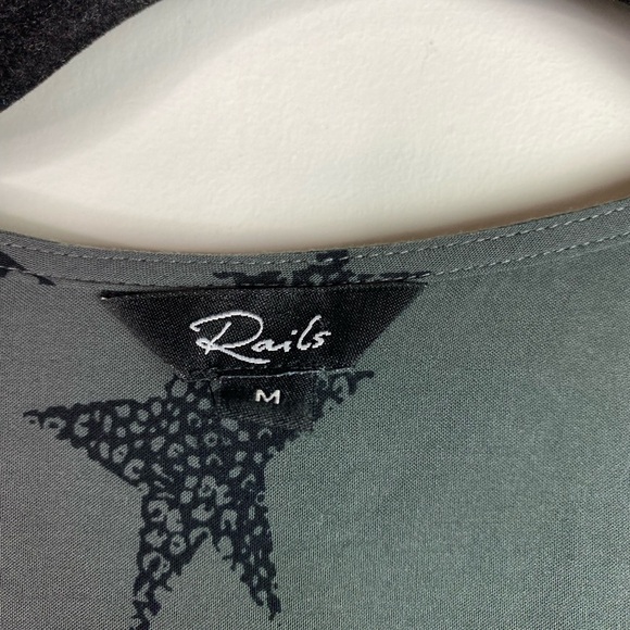 Rails HILLARY CHARCOAL CHEETAH STARS print Top Blouse M - Picture 7 of 9